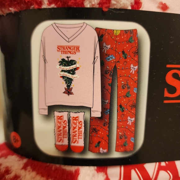 NEW Stranger Things Christmas Pajama SET - Picture 5 of 8